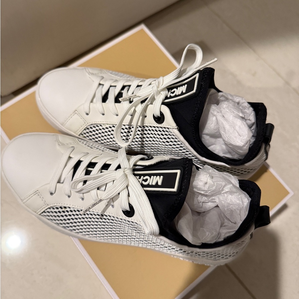 Michael Kors White and black Sneakers - Picture 5 of 8